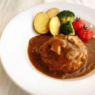 みんなが大好きな組み合わせ！カレー煮込みハンバーグ